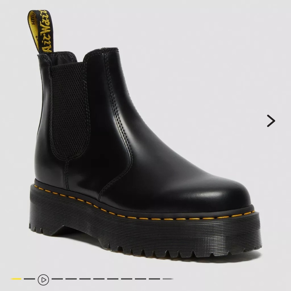 Dr. Marten’s 2976 SMOOTH LEATHER PLATFORM CHELSEA BOOTS size 7
